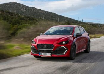 Mais'ten Güçlü Başlangıç: Renault, Otomotiv Pazarı Liderliğini İlk Çeyrekte de Sürdürdü