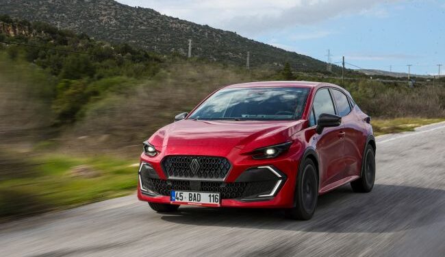 Mais'ten Güçlü Başlangıç: Renault, Otomotiv Pazarı Liderliğini İlk Çeyrekte de Sürdürdü