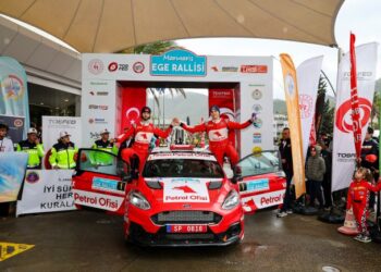 Team Petrol Ofisi pilotu Kerem Kazaz sezona podyumla başladı