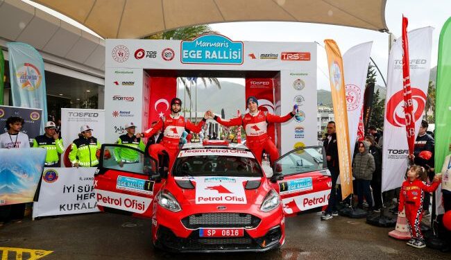 Team Petrol Ofisi pilotu Kerem Kazaz sezona podyumla başladı